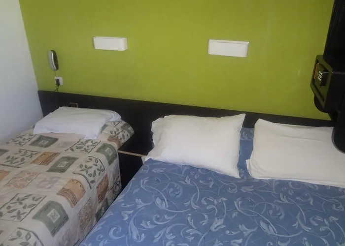 Hotel Rev'hotel Coignières