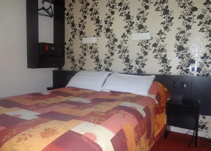 Rev'hotel Coignières